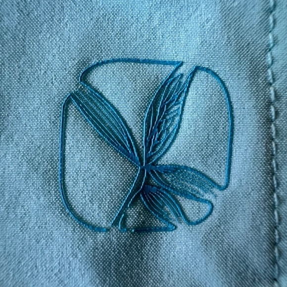 Carve Designs roll-up and snap sleeves, tie front lightweight top - Picture 10 of 11